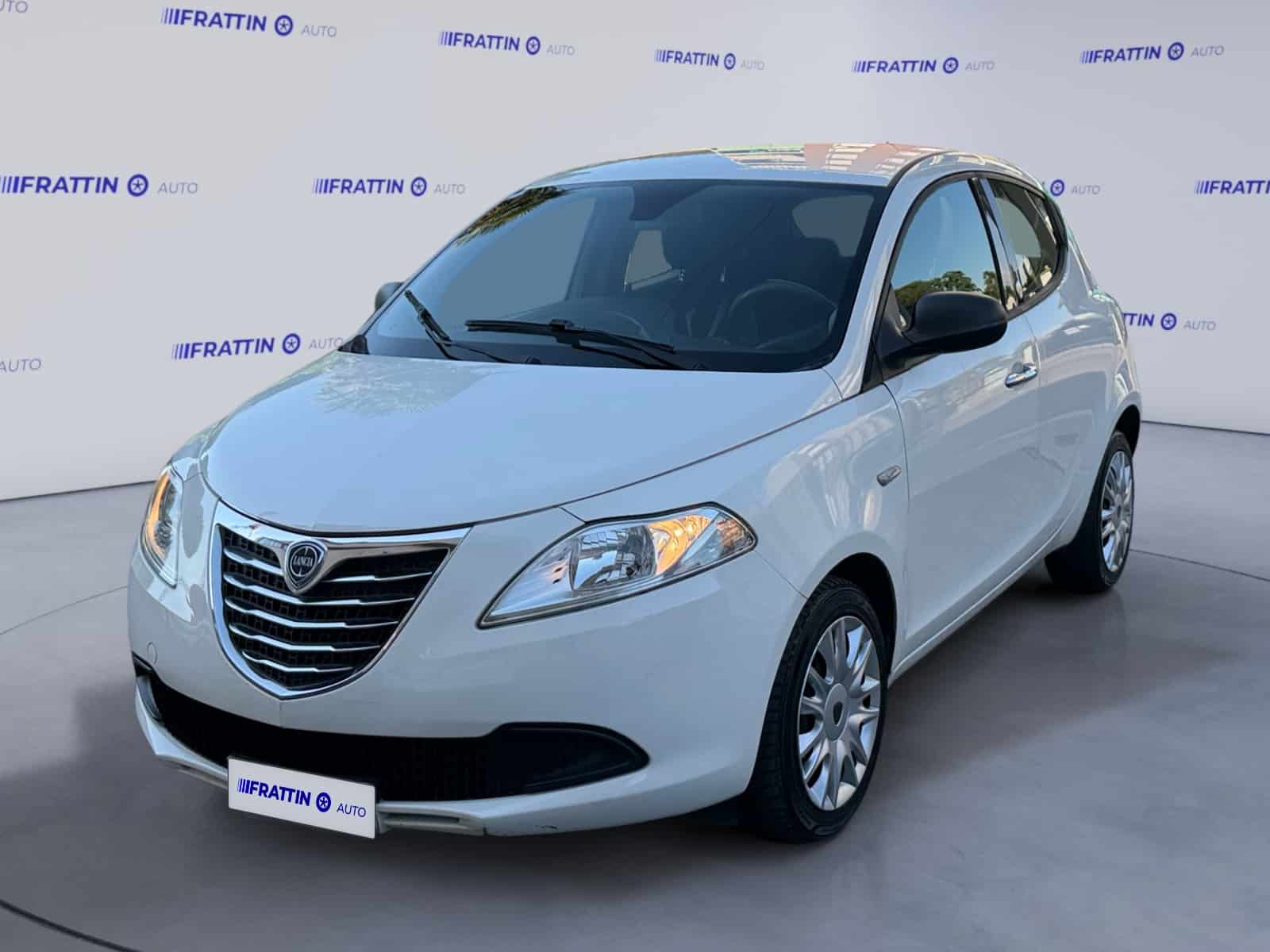 lancia_ypsilon-12-69-cv-5-porte-gpl-ecochic-silver_265653_0001