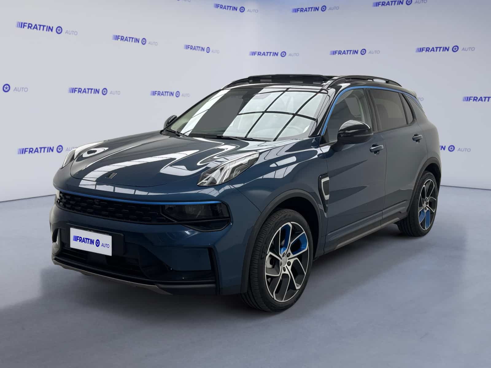 lynkco_01-phev_263318_0001