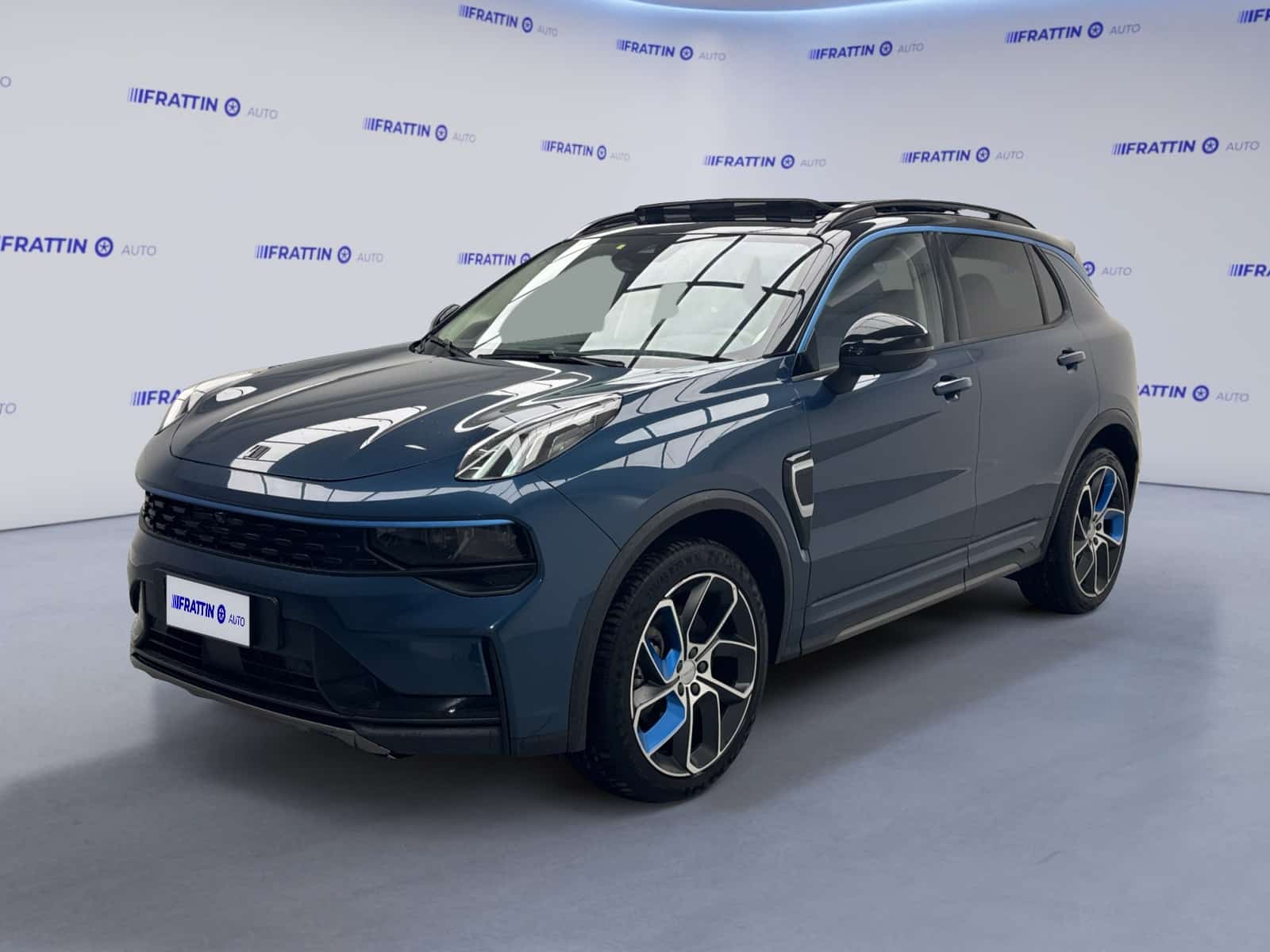 lynkco_01-phev_263323_0001
