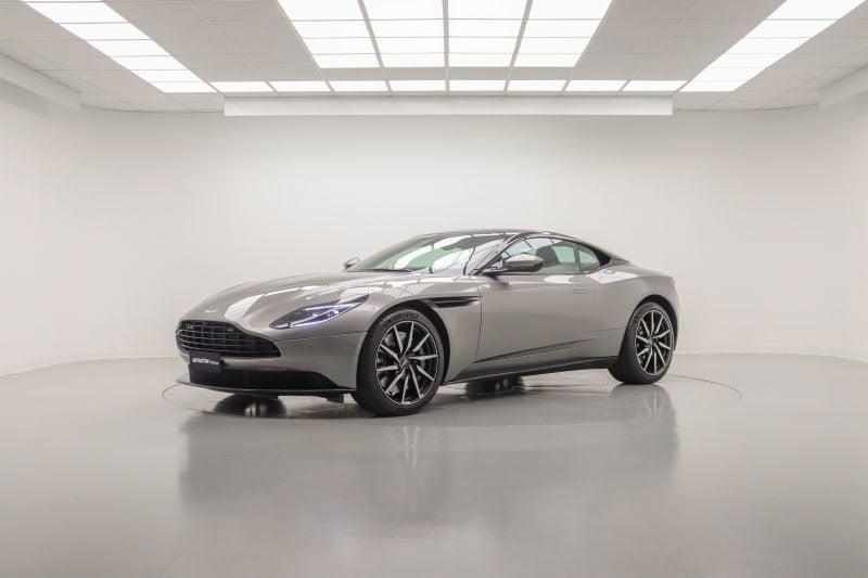aston-martin_db11-v8-coupe_267772_0001